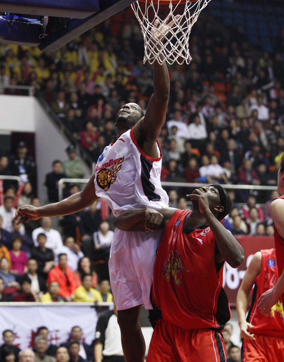 凯尔特人逆转浙江队,哈登点燃赛场 凯尔特人逆转浙江队,哈登点燃赛场