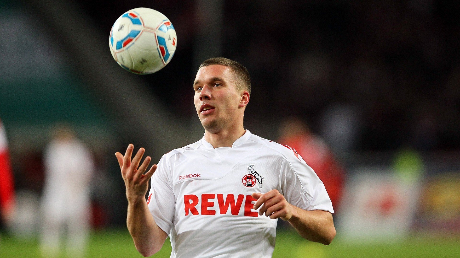 东决关键战之夜，当东契奇撕碎战术板，篮球回归原始美学