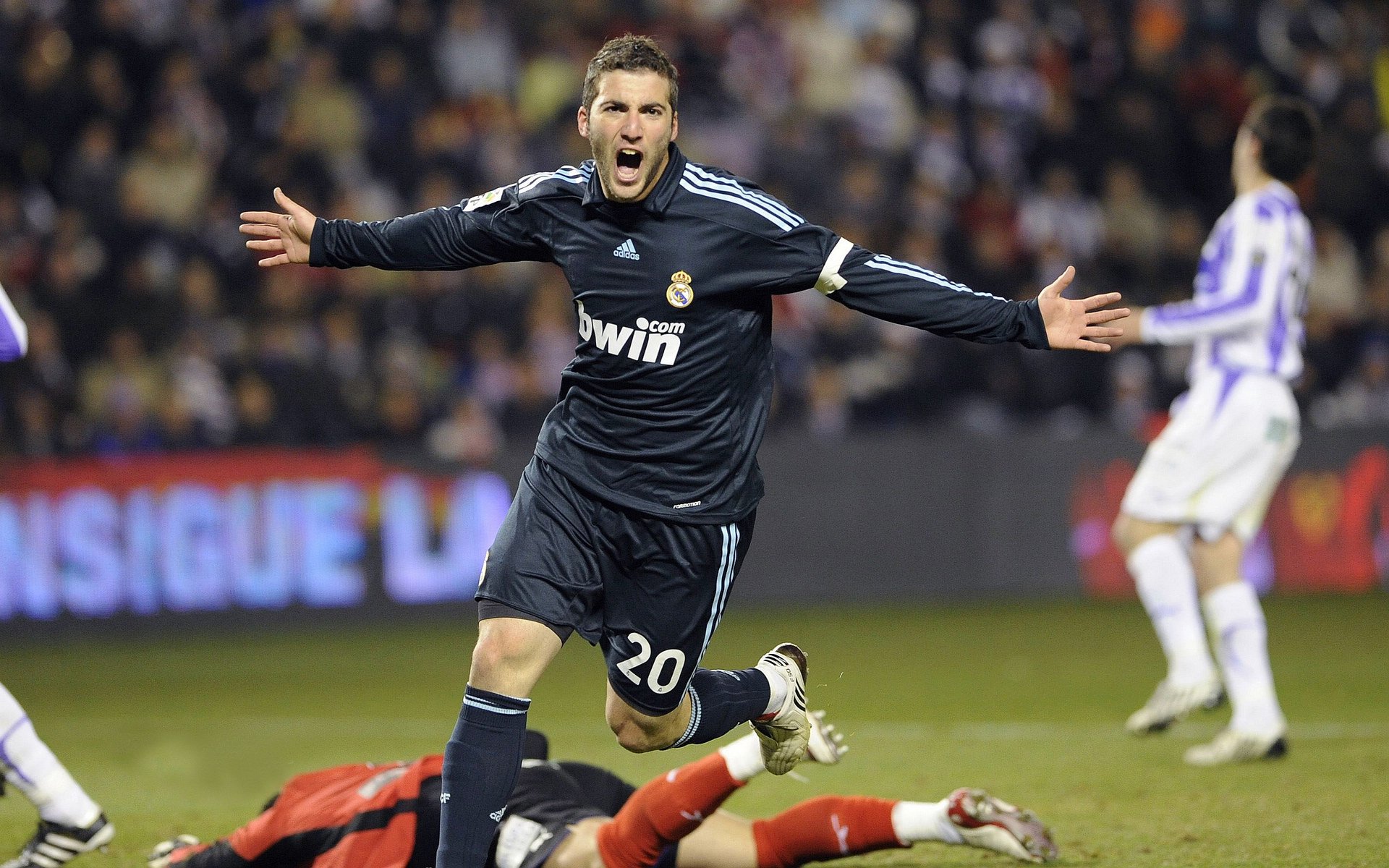 太阳对阵猛龙，伦纳德全程高能输出，诠释何为机器人式统治